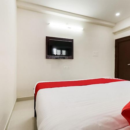 Hotel Oyo Victory Grand à Tadepalle Extérieur photo