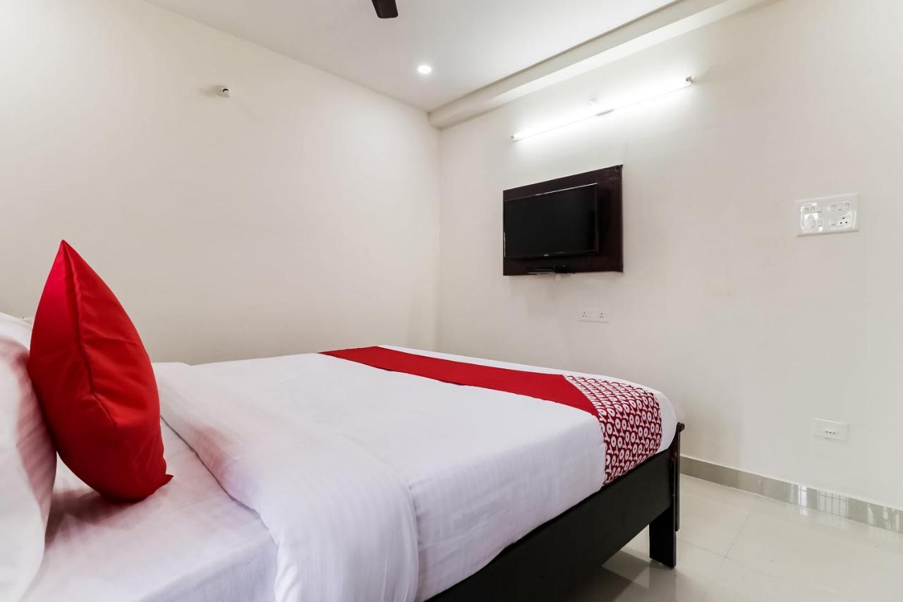 Hotel Oyo Victory Grand à Tadepalle Extérieur photo